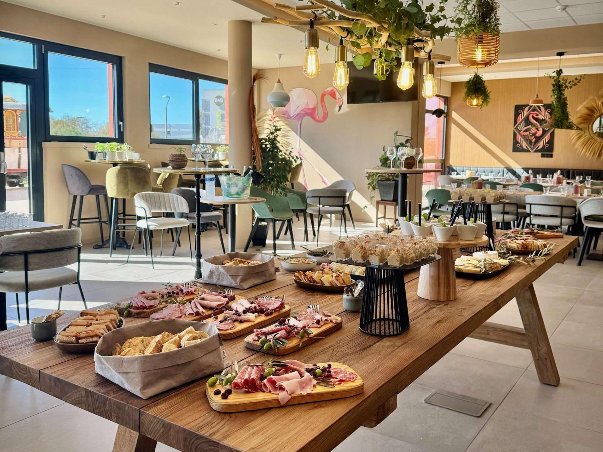 Aparthotel Adagio Access Porte De Camargue Сен-Мартен-де-Кро Экстерьер фото