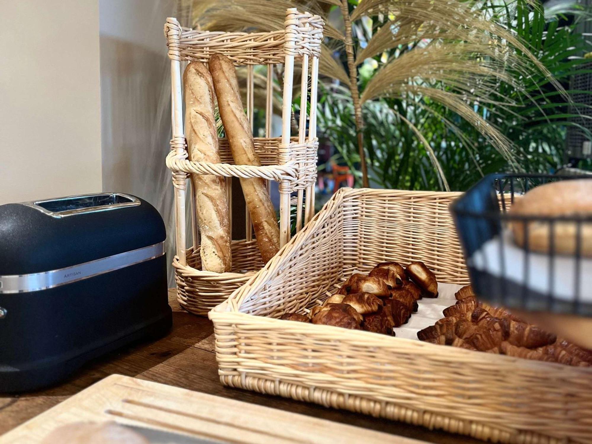 Aparthotel Adagio Access Porte De Camargue Сен-Мартен-де-Кро Экстерьер фото
