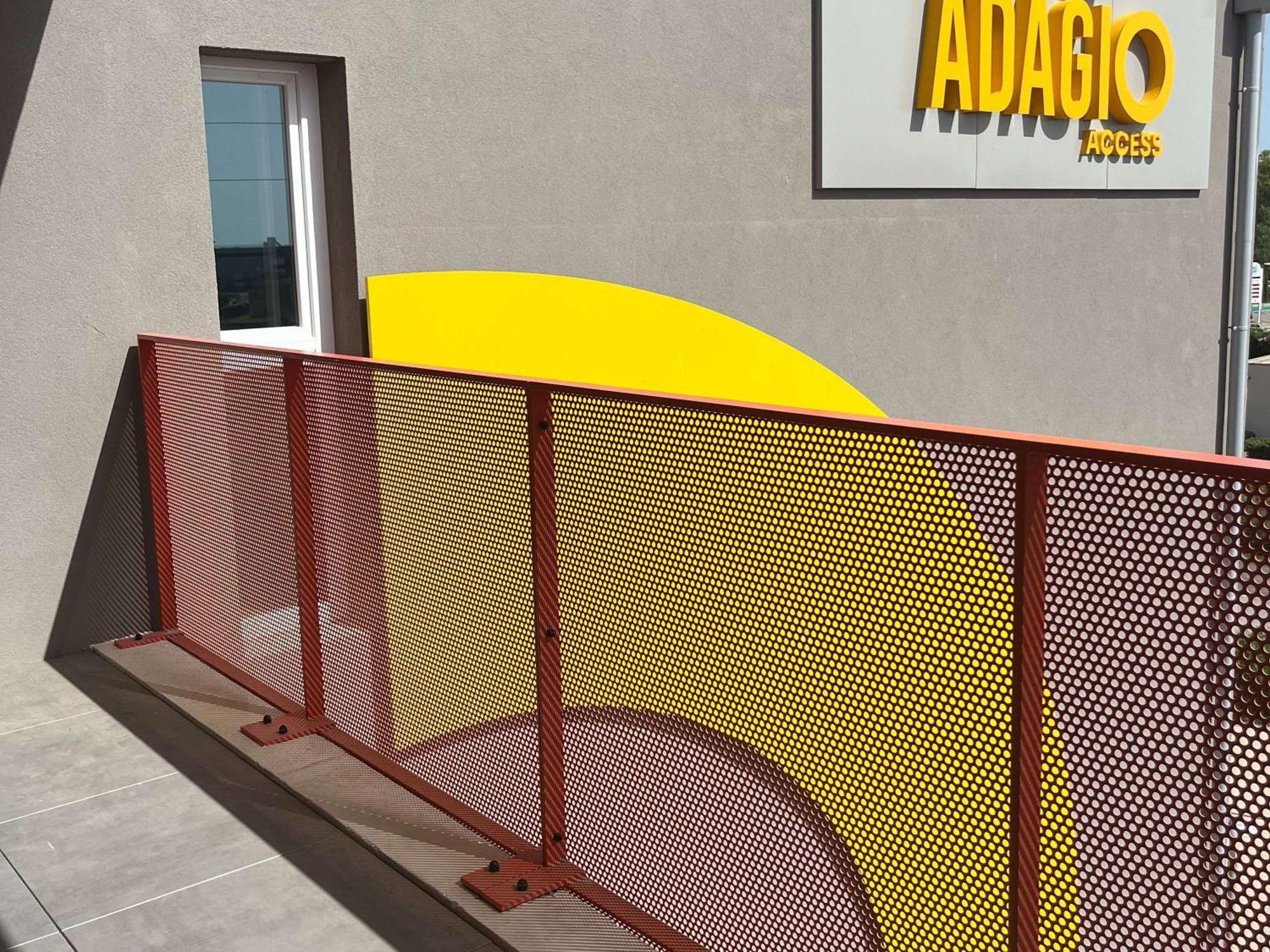 Aparthotel Adagio Access Porte De Camargue Сен-Мартен-де-Кро Экстерьер фото