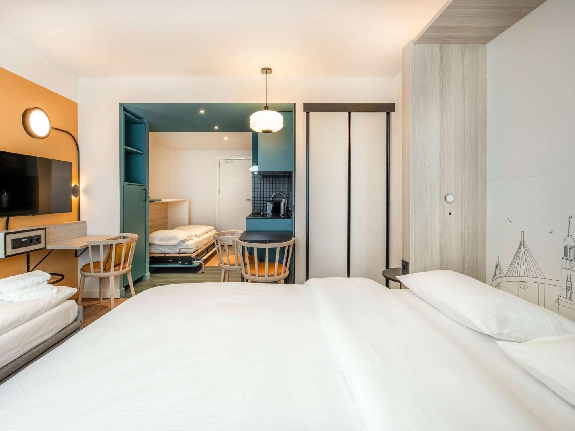 Aparthotel Adagio Access Porte De Camargue Сен-Мартен-де-Кро Экстерьер фото