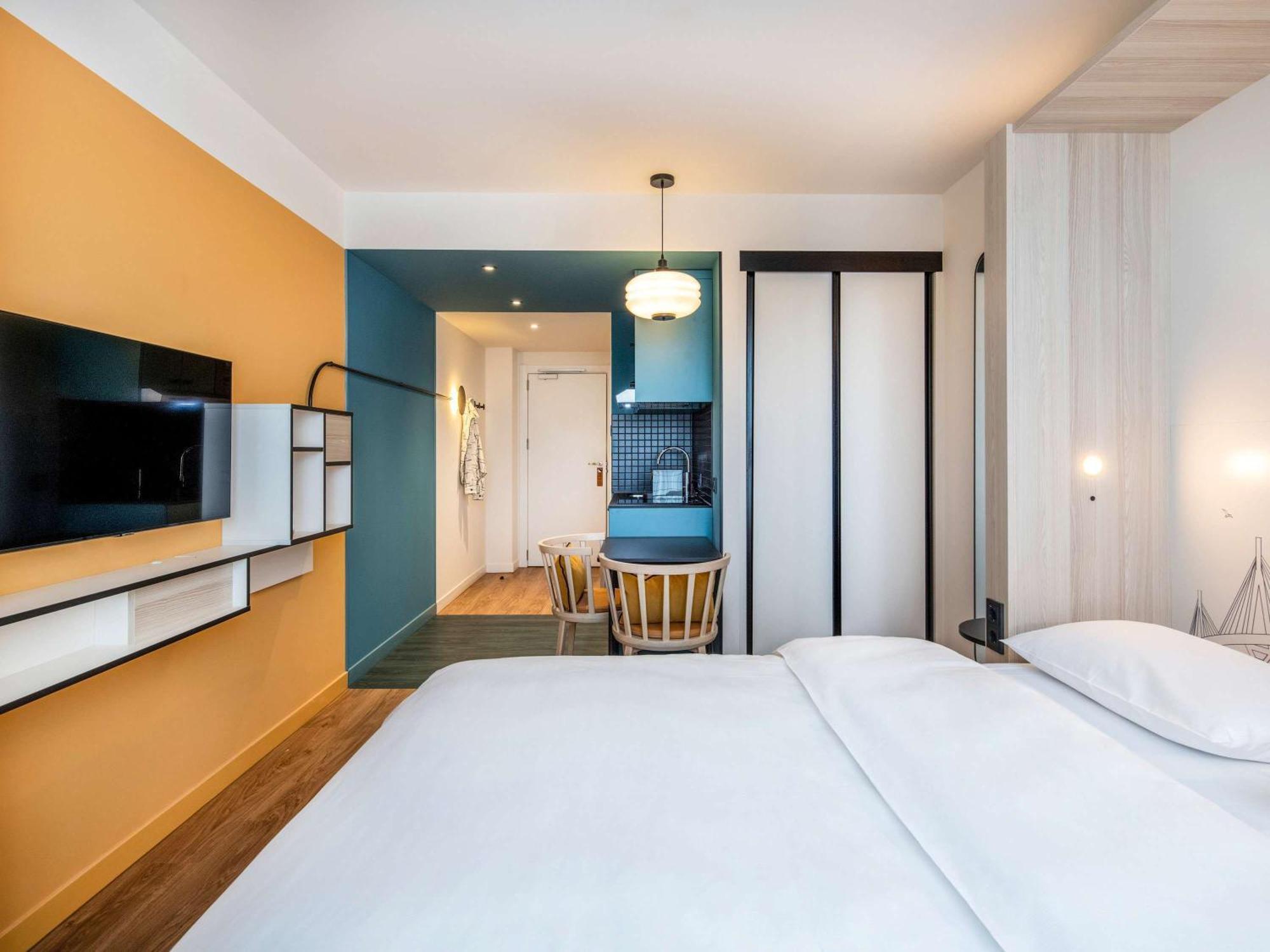 Aparthotel Adagio Access Porte De Camargue Сен-Мартен-де-Кро Экстерьер фото